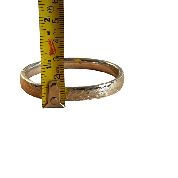 Vintage Etched Floral Silver Tone Bangle Bracelet - Picture 4 of 7